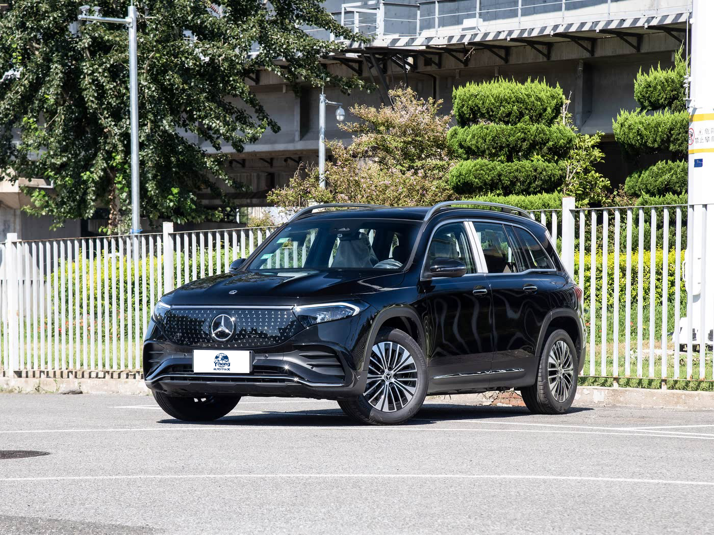 2025 Mercedes-Benz EQB260