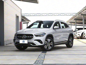 compare product 2025 Mercedes-Benz GLA200