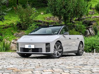 compare product 2025 Li auto i6 AWD Standard Edition